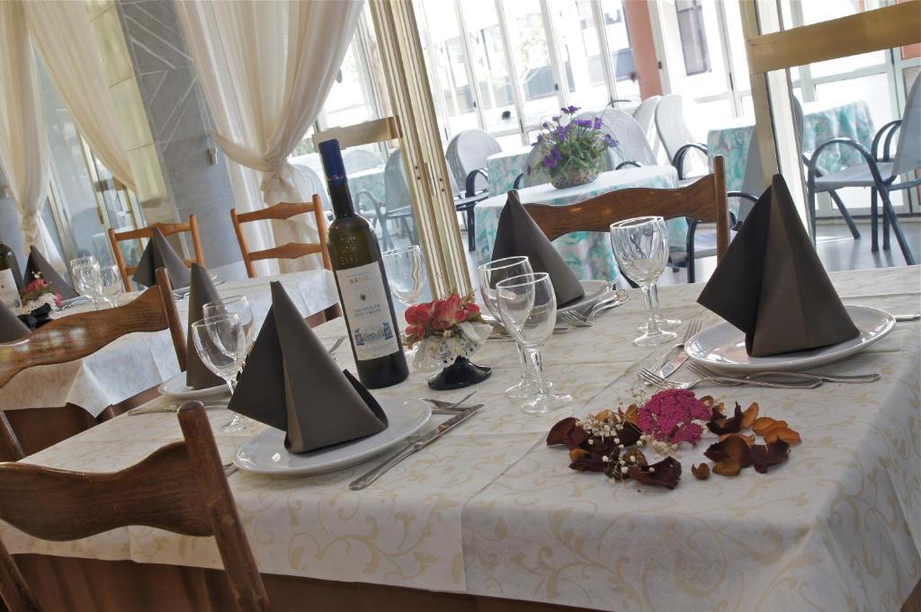 Hotel Victory Cesenatico Extérieur photo