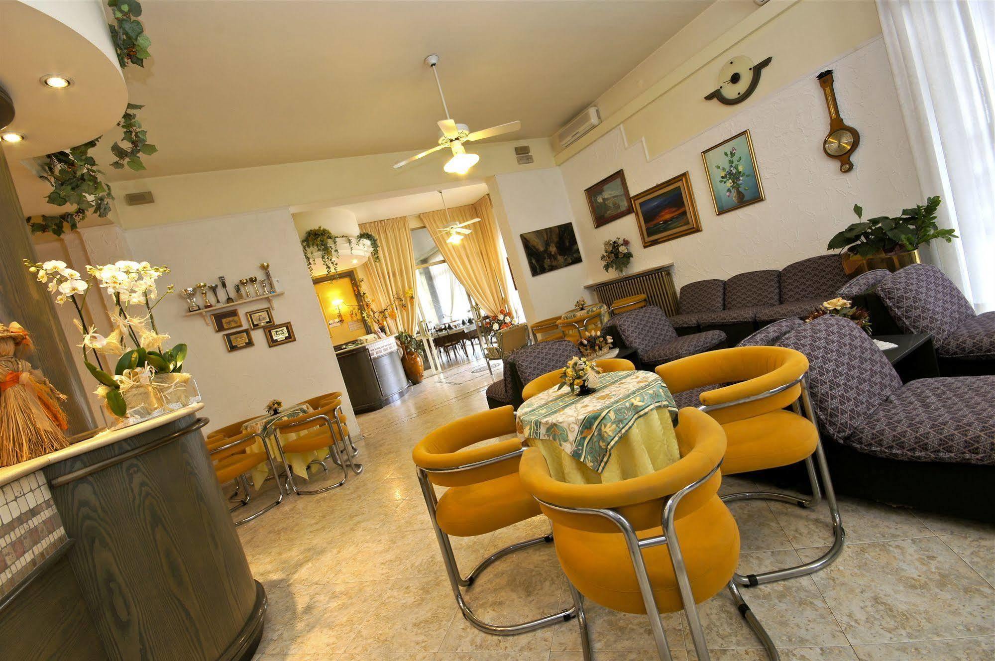 Hotel Victory Cesenatico Extérieur photo