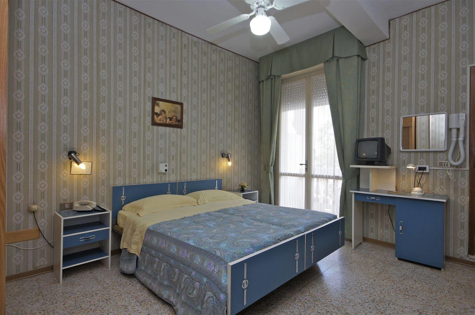 Hotel Victory Cesenatico Extérieur photo