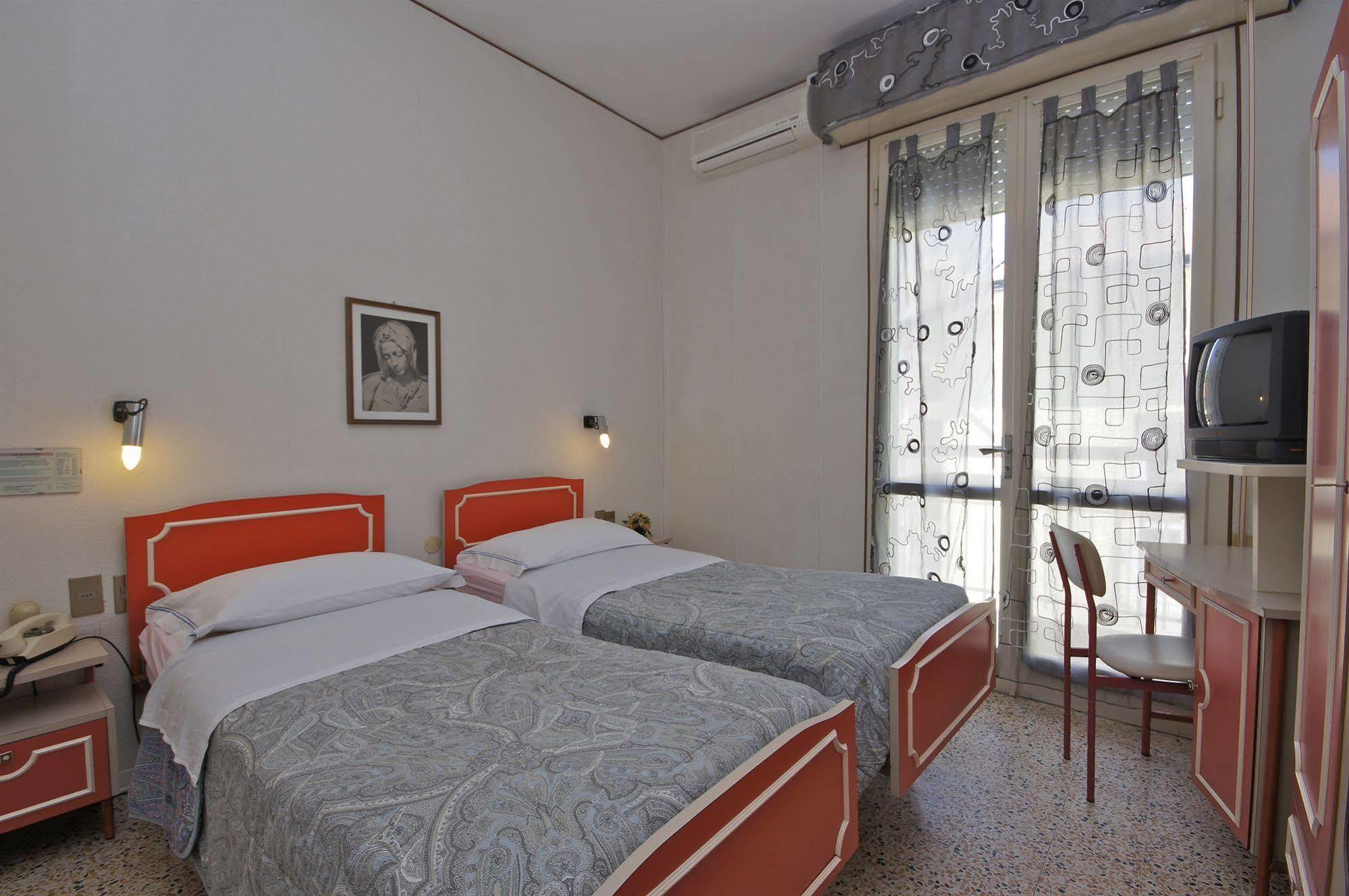 Hotel Victory Cesenatico Extérieur photo