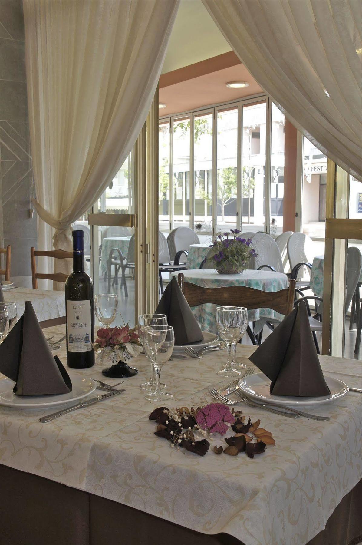 Hotel Victory Cesenatico Extérieur photo